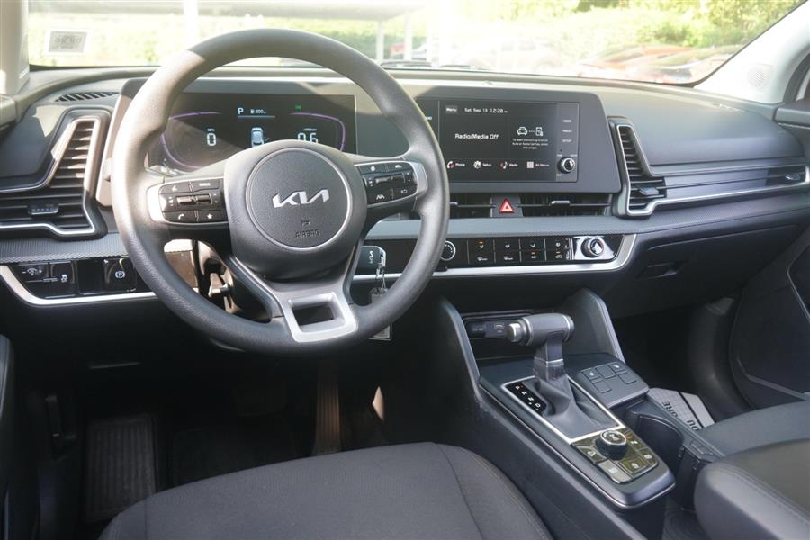 2024 Kia Sportage LX photo 2