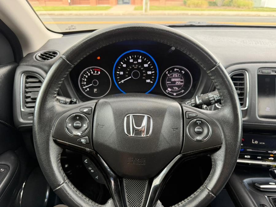 2016 Honda HR-V 2WD 4dr CVT EX-L w/Navi, available for sale in Manchester, Connecticut | Carsonmain LLC. Manchester, Connecticut 2016 Honda HR-V 2WD 4dr CVT EX-L w/Navi, available for sale in Manchester, Connecticut | Carsonmain LLC. Manchester, Connecticut