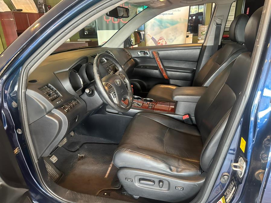 2011 Toyota Highlander 4WD 4dr V6 Limited (Natl), available for sale in West Hartford, Connecticut | AutoMax. West Hartford, Connecticut 2011 Toyota Highlander 4WD 4dr V6 Limited (Natl), available for sale in West Hartford, Connecticut | AutoMax. West Hartford, Connecticut