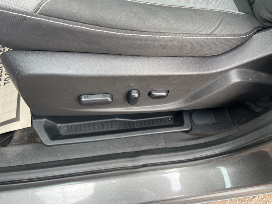 2015 Ford Escape FWD 4dr SE, available for sale in Stamford, Connecticut | Harbor View Auto Sales LLC. Stamford, Connecticut 2015 Ford Escape FWD 4dr SE, available for sale in Stamford, Connecticut | Harbor View Auto Sales LLC. Stamford, Connecticut