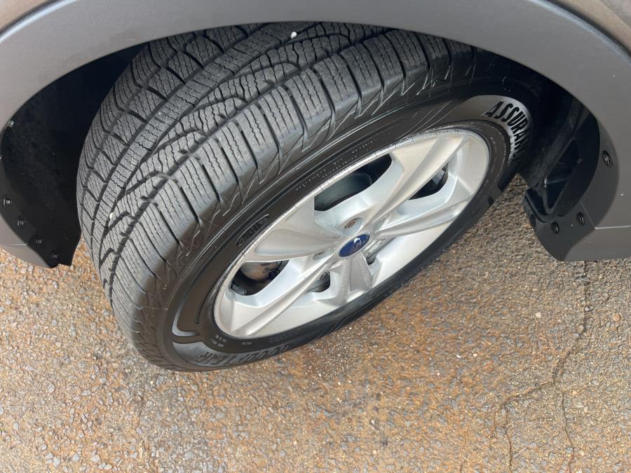 2015 Ford Escape FWD 4dr SE, available for sale in Stamford, Connecticut | Harbor View Auto Sales LLC. Stamford, Connecticut 2015 Ford Escape FWD 4dr SE, available for sale in Stamford, Connecticut | Harbor View Auto Sales LLC. Stamford, Connecticut