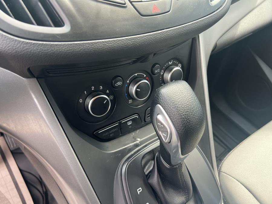 2015 Ford Escape FWD 4dr SE, available for sale in Stamford, Connecticut | Harbor View Auto Sales LLC. Stamford, Connecticut 2015 Ford Escape FWD 4dr SE, available for sale in Stamford, Connecticut | Harbor View Auto Sales LLC. Stamford, Connecticut
