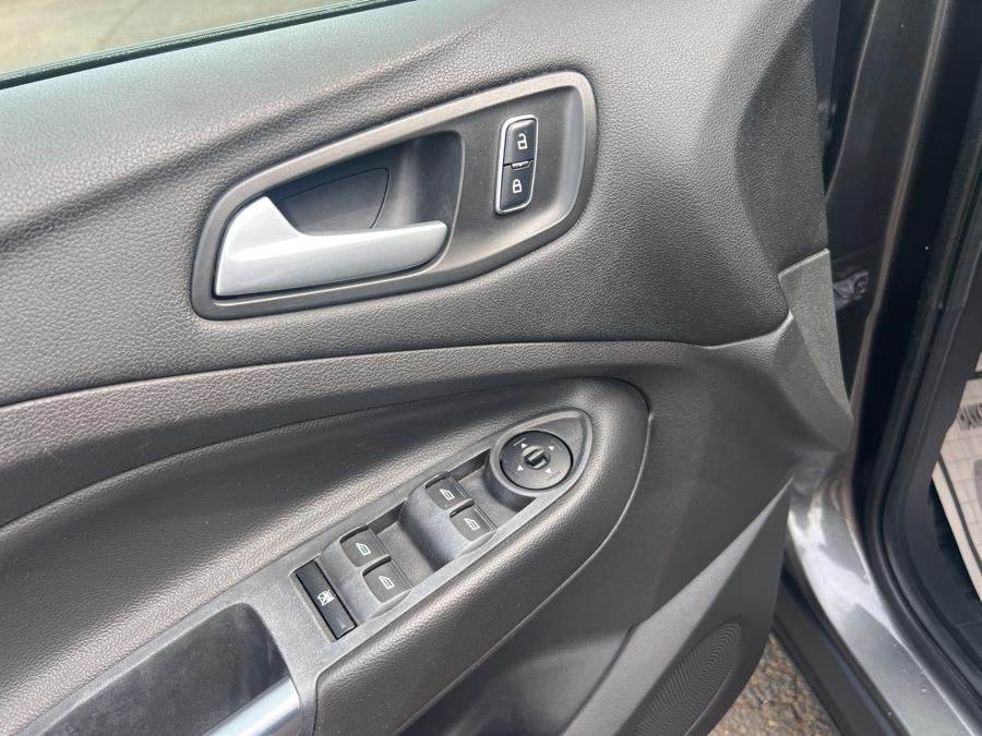 2015 Ford Escape FWD 4dr SE, available for sale in Stamford, Connecticut | Harbor View Auto Sales LLC. Stamford, Connecticut 2015 Ford Escape FWD 4dr SE, available for sale in Stamford, Connecticut | Harbor View Auto Sales LLC. Stamford, Connecticut