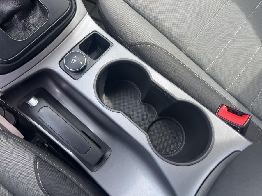 2015 Ford Escape FWD 4dr SE, available for sale in Stamford, Connecticut | Harbor View Auto Sales LLC. Stamford, Connecticut 2015 Ford Escape FWD 4dr SE, available for sale in Stamford, Connecticut | Harbor View Auto Sales LLC. Stamford, Connecticut