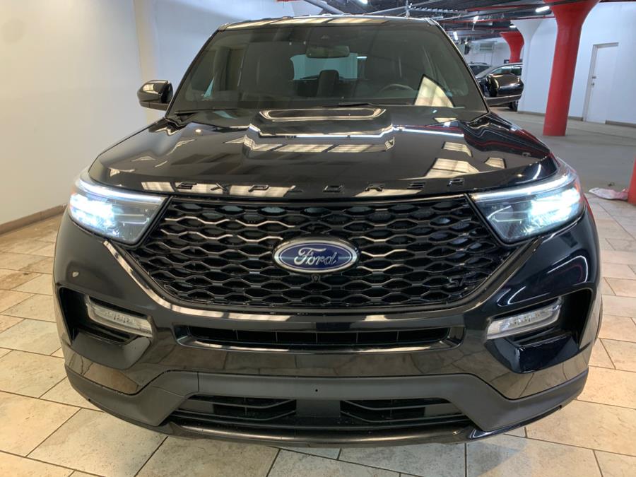 2022 Ford Explorer ST photo 3