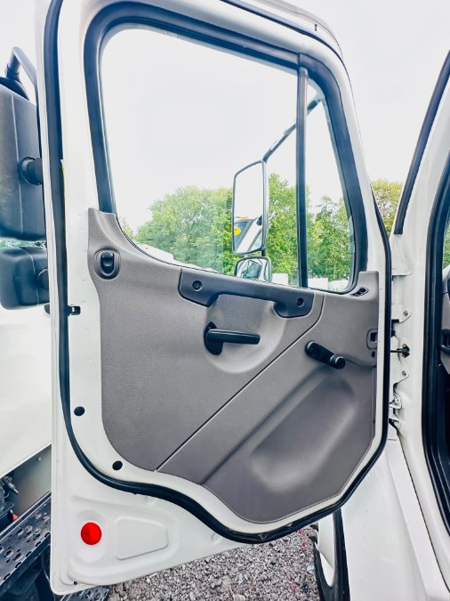 2023 Freightliner M2 106 26FT BOX TRUCK + CUMMINS + LIFT GATE + NO CDL, available for sale in South Amboy, New Jersey | NJ Truck Spot. South Amboy, New Jersey 2023 Freightliner M2 106 26FT BOX TRUCK + CUMMINS + LIFT GATE + NO CDL, available for sale in South Amboy, New Jersey | NJ Truck Spot. South Amboy, New Jersey