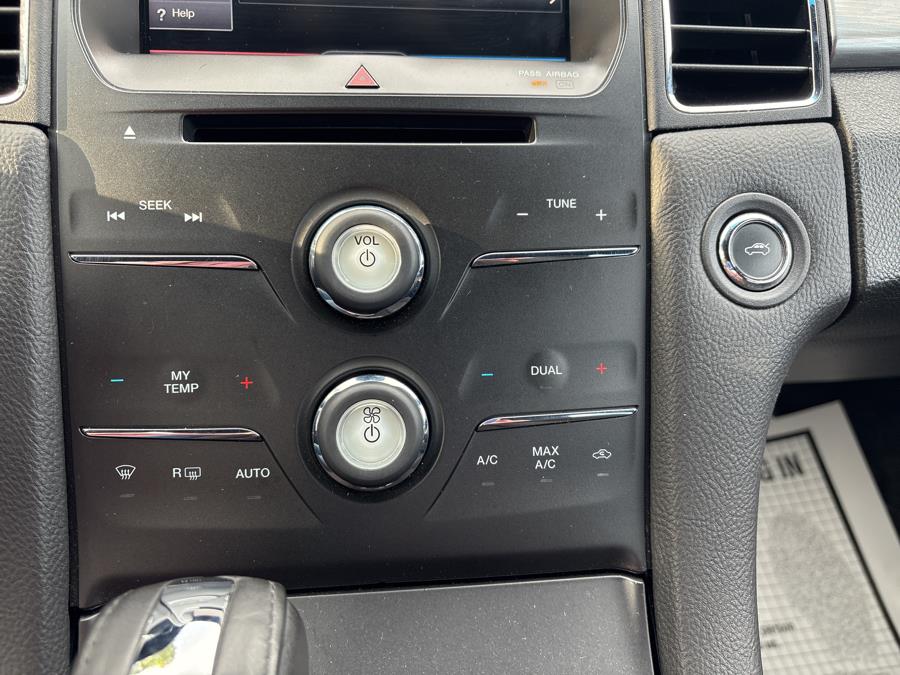 2015 Ford Taurus 4dr Sdn SEL FWD, available for sale in Old Saybrook, Connecticut | Saybrook Auto Barn. Old Saybrook, Connecticut 2015 Ford Taurus 4dr Sdn SEL FWD, available for sale in Old Saybrook, Connecticut | Saybrook Auto Barn. Old Saybrook, Connecticut
