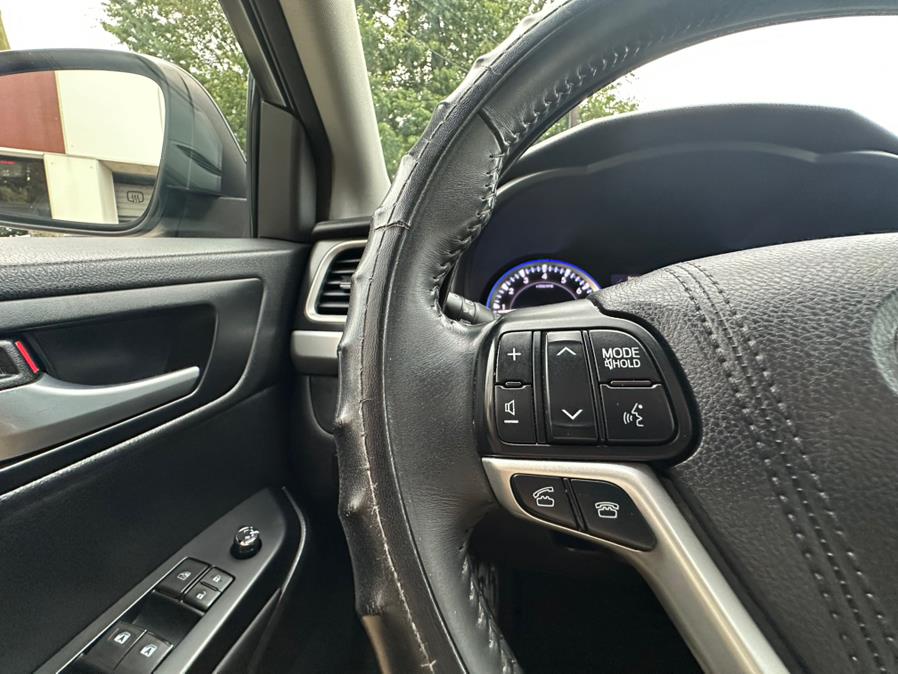 2016 Toyota Highlander AWD 4dr V6 XLE (Natl), available for sale in Irvington, New Jersey | Elis Motors Corp. Irvington, New Jersey 2016 Toyota Highlander AWD 4dr V6 XLE (Natl), available for sale in Irvington, New Jersey | Elis Motors Corp. Irvington, New Jersey