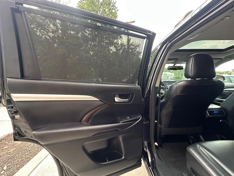 2016 Toyota Highlander AWD 4dr V6 XLE (Natl), available for sale in Irvington, New Jersey | Elis Motors Corp. Irvington, New Jersey 2016 Toyota Highlander AWD 4dr V6 XLE (Natl), available for sale in Irvington, New Jersey | Elis Motors Corp. Irvington, New Jersey