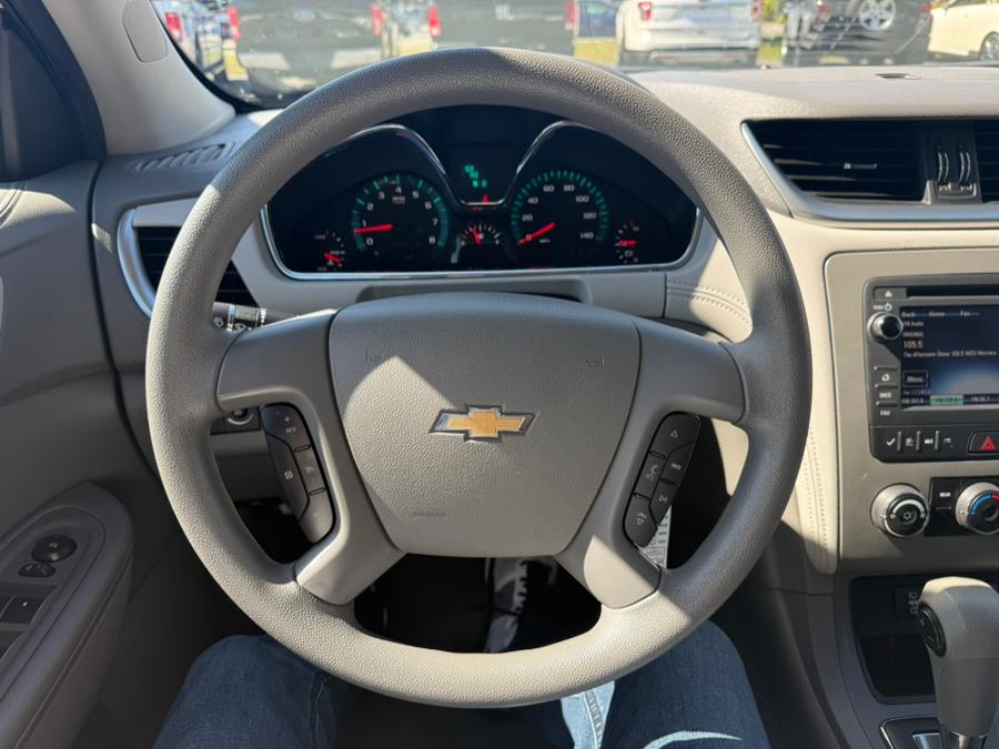 2016 Chevrolet Traverse FWD 4dr LS w/1LS, available for sale in Southwick, Massachusetts | Country Auto Sales. Southwick, Massachusetts 2016 Chevrolet Traverse FWD 4dr LS w/1LS, available for sale in Southwick, Massachusetts | Country Auto Sales. Southwick, Massachusetts