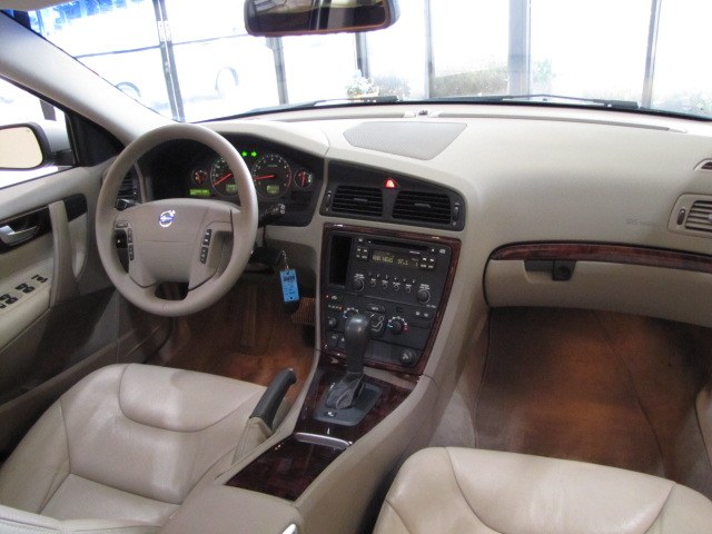 2006 Volvo V70 2.5L Turbo Auto w/Sunroof, available for sale in Placentia, California | Auto Network Group Inc. Placentia, California 2006 Volvo V70 2.5L Turbo Auto w/Sunroof, available for sale in Placentia, California | Auto Network Group Inc. Placentia, California