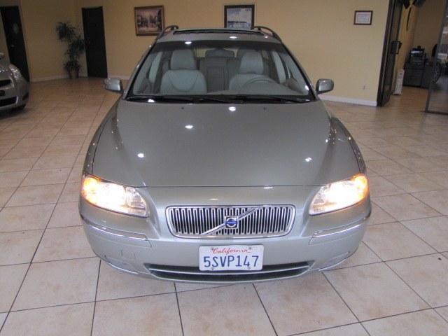2006 Volvo V70 2.5L Turbo Auto w/Sunroof, available for sale in Placentia, California | Auto Network Group Inc. Placentia, California 2006 Volvo V70 2.5L Turbo Auto w/Sunroof, available for sale in Placentia, California | Auto Network Group Inc. Placentia, California