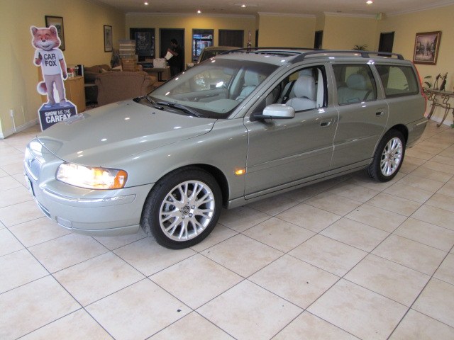 2006 Volvo V70 2.5L Turbo Auto w/Sunroof, available for sale in Placentia, California | Auto Network Group Inc. Placentia, California 2006 Volvo V70 2.5L Turbo Auto w/Sunroof, available for sale in Placentia, California | Auto Network Group Inc. Placentia, California