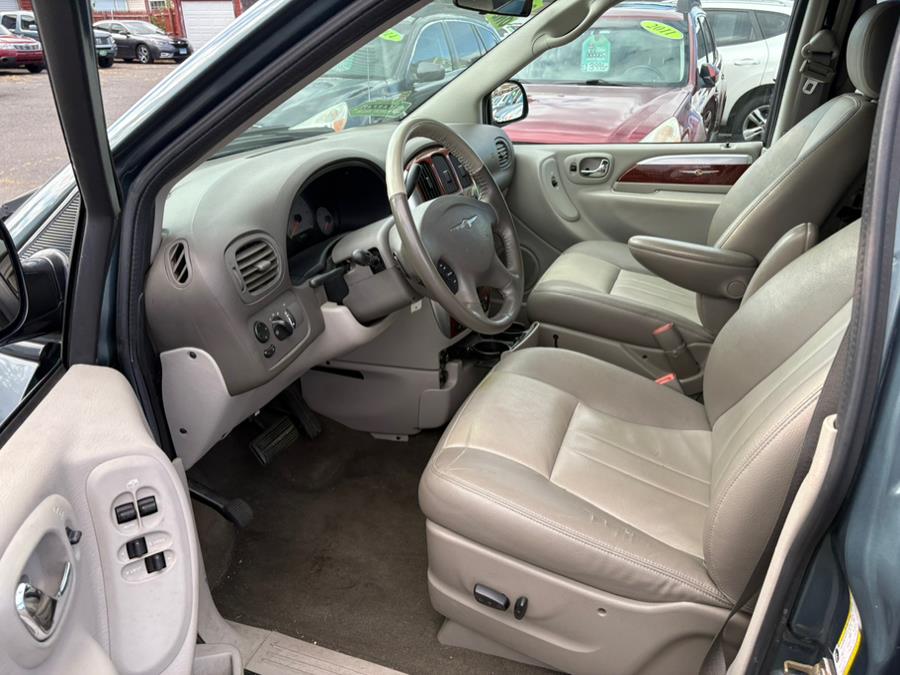 2007 Chrysler Town & Country LWB 4dr Wgn Touring, available for sale in East Windsor, Connecticut | CT Car Co LLC. East Windsor, Connecticut 2007 Chrysler Town & Country LWB 4dr Wgn Touring, available for sale in East Windsor, Connecticut | CT Car Co LLC. East Windsor, Connecticut