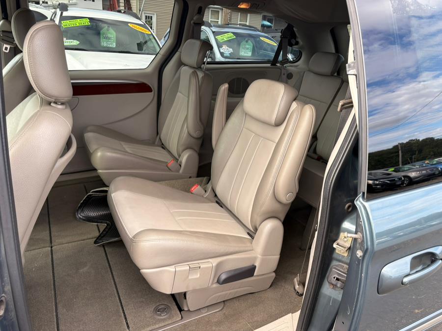 2007 Chrysler Town & Country LWB 4dr Wgn Touring, available for sale in East Windsor, Connecticut | CT Car Co LLC. East Windsor, Connecticut 2007 Chrysler Town & Country LWB 4dr Wgn Touring, available for sale in East Windsor, Connecticut | CT Car Co LLC. East Windsor, Connecticut