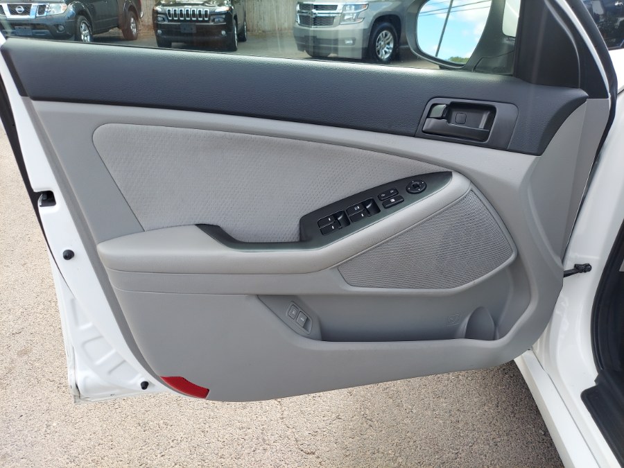 2013 Kia Optima 4dr Sdn LX, available for sale in East Windsor, Connecticut | United Auto Sales of E Windsor, Inc. East Windsor, Connecticut 2013 Kia Optima 4dr Sdn LX, available for sale in East Windsor, Connecticut | United Auto Sales of E Windsor, Inc. East Windsor, Connecticut