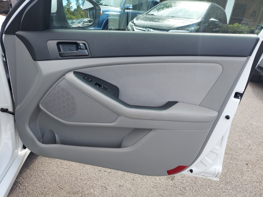 2013 Kia Optima 4dr Sdn LX, available for sale in East Windsor, Connecticut | United Auto Sales of E Windsor, Inc. East Windsor, Connecticut 2013 Kia Optima 4dr Sdn LX, available for sale in East Windsor, Connecticut | United Auto Sales of E Windsor, Inc. East Windsor, Connecticut