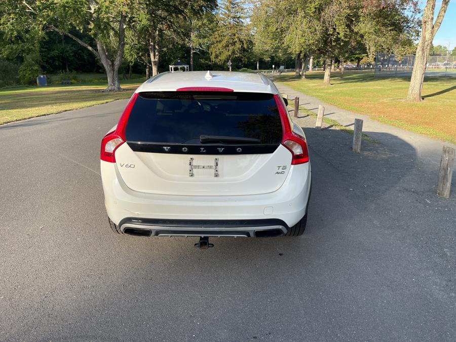 2015 Volvo V60 Cross Country T5 AWD photo 4