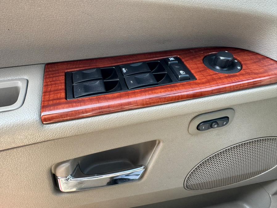 2005 Jeep Grand Cherokee 4dr Limited 4WD, available for sale in New Britain, Connecticut | Supreme Automotive. New Britain, Connecticut 2005 Jeep Grand Cherokee 4dr Limited 4WD, available for sale in New Britain, Connecticut | Supreme Automotive. New Britain, Connecticut
