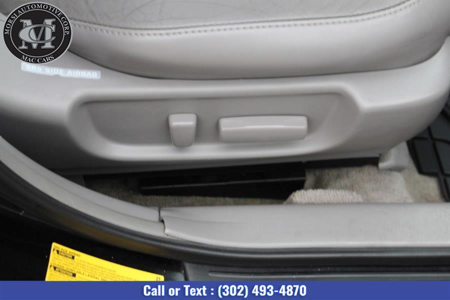 2000 Toyota Avalon 4dr Sdn XLS w/Bench Seat, available for sale in New Castle, Delaware | Morsi Automotive Corporation. New Castle, Delaware 2000 Toyota Avalon 4dr Sdn XLS w/Bench Seat, available for sale in New Castle, Delaware | Morsi Automotive Corporation. New Castle, Delaware