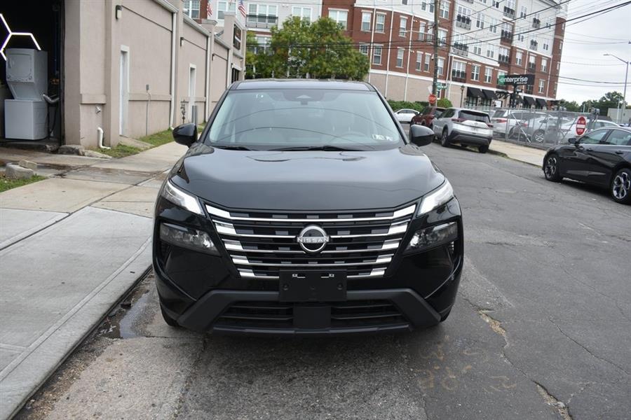 2024 Nissan Rogue SV photo 2