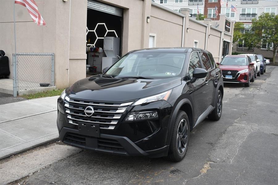 2024 Nissan Rogue SV photo 3