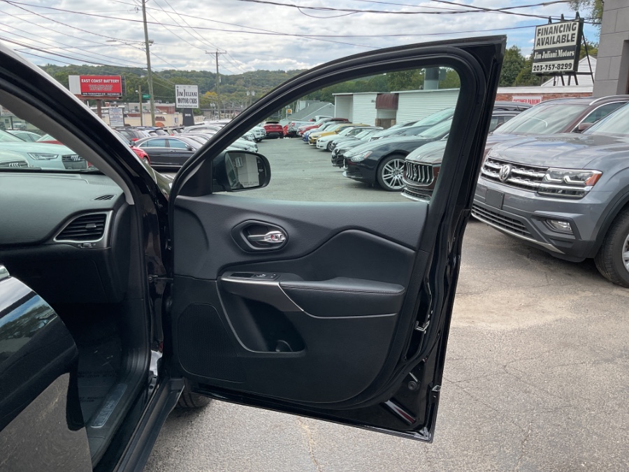 2019 Jeep Cherokee Limited 4x4, available for sale in Waterbury, Connecticut | Jim Juliani Motors. Waterbury, Connecticut 2019 Jeep Cherokee Limited 4x4, available for sale in Waterbury, Connecticut | Jim Juliani Motors. Waterbury, Connecticut