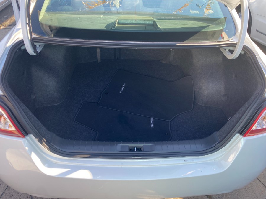 2013 Nissan Altima 4dr Sdn I4 2.5 S, available for sale in Middle Village, New York | Middle Village Motors . Middle Village, New York 2013 Nissan Altima 4dr Sdn I4 2.5 S, available for sale in Middle Village, New York | Middle Village Motors . Middle Village, New York