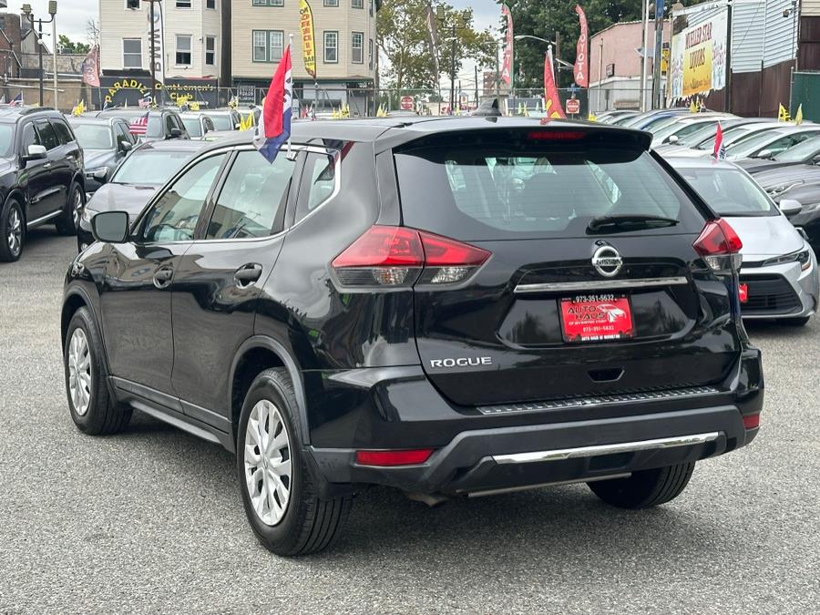 2019 Nissan Rogue S photo 2