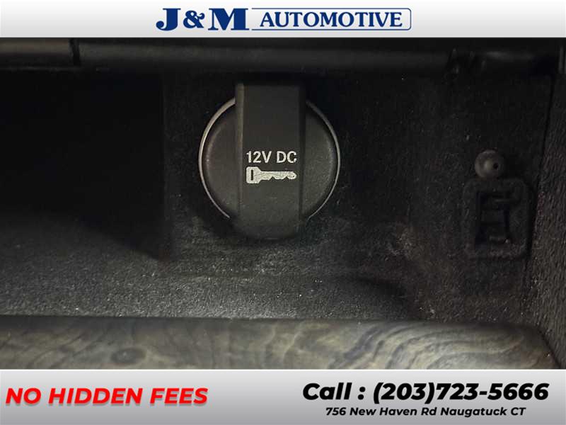 2019 Chrysler 300 Limited, available for sale in Naugatuck, Connecticut | J&M Automotive Sls&Svc LLC. Naugatuck, Connecticut 2019 Chrysler 300 Limited, available for sale in Naugatuck, Connecticut | J&M Automotive Sls&Svc LLC. Naugatuck, Connecticut