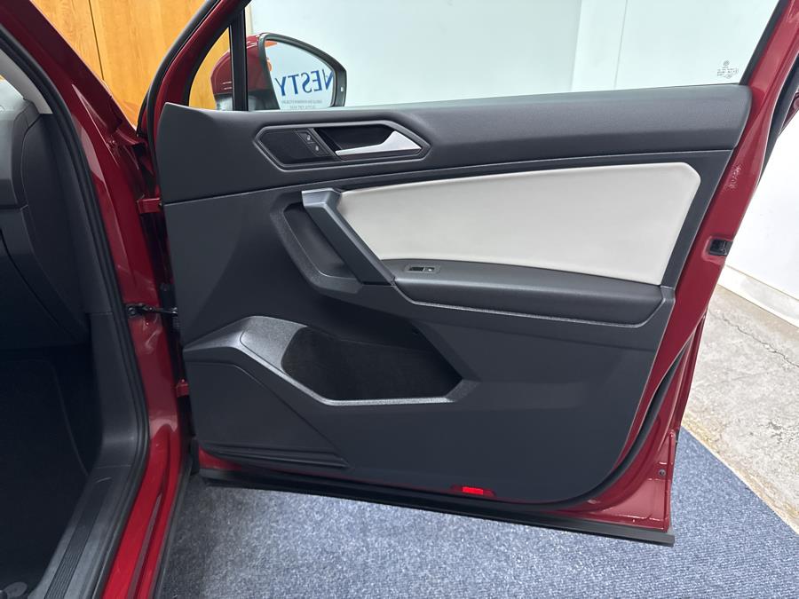 2019 Volkswagen Tiguan 2.0T SE 4MOTION, available for sale in Plainville, Connecticut | New England Auto Sales LLC. Plainville, Connecticut 2019 Volkswagen Tiguan 2.0T SE 4MOTION, available for sale in Plainville, Connecticut | New England Auto Sales LLC. Plainville, Connecticut