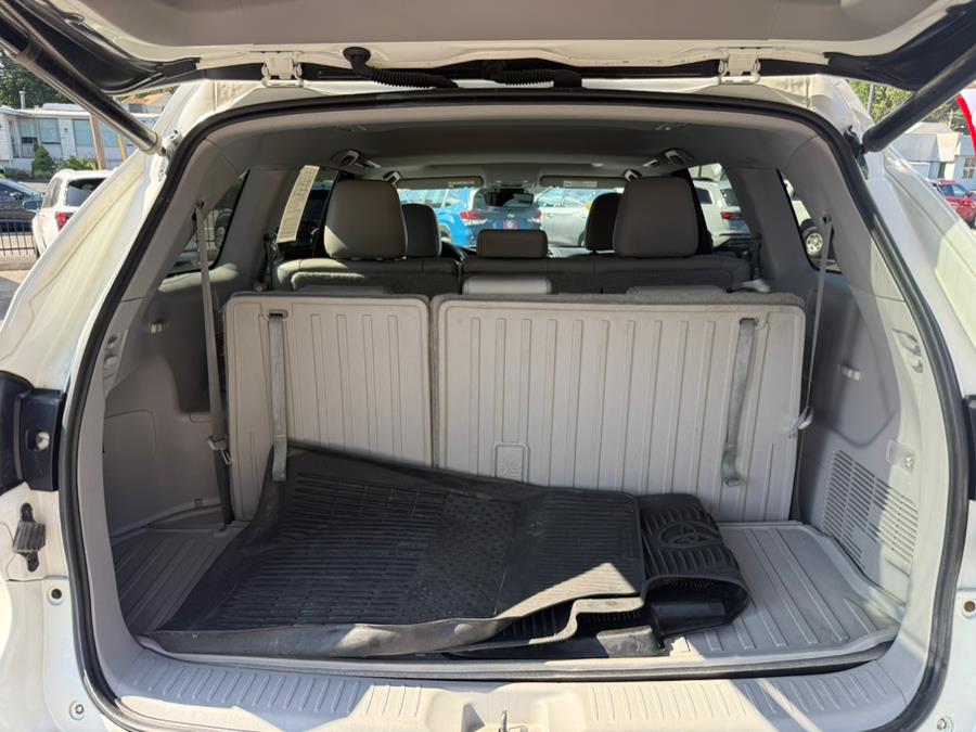 2018 Toyota Highlander SE, available for sale in Stratford, Connecticut | Wiz Leasing Inc. Stratford, Connecticut 2018 Toyota Highlander SE, available for sale in Stratford, Connecticut | Wiz Leasing Inc. Stratford, Connecticut