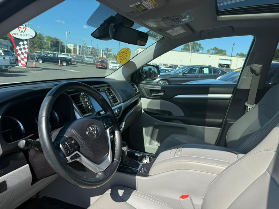 2018 Toyota Highlander SE, available for sale in Stratford, Connecticut | Wiz Leasing Inc. Stratford, Connecticut 2018 Toyota Highlander SE, available for sale in Stratford, Connecticut | Wiz Leasing Inc. Stratford, Connecticut