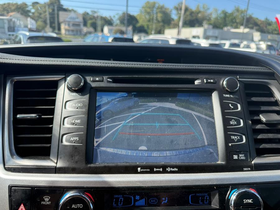 2018 Toyota Highlander SE, available for sale in Stratford, Connecticut | Wiz Leasing Inc. Stratford, Connecticut 2018 Toyota Highlander SE, available for sale in Stratford, Connecticut | Wiz Leasing Inc. Stratford, Connecticut