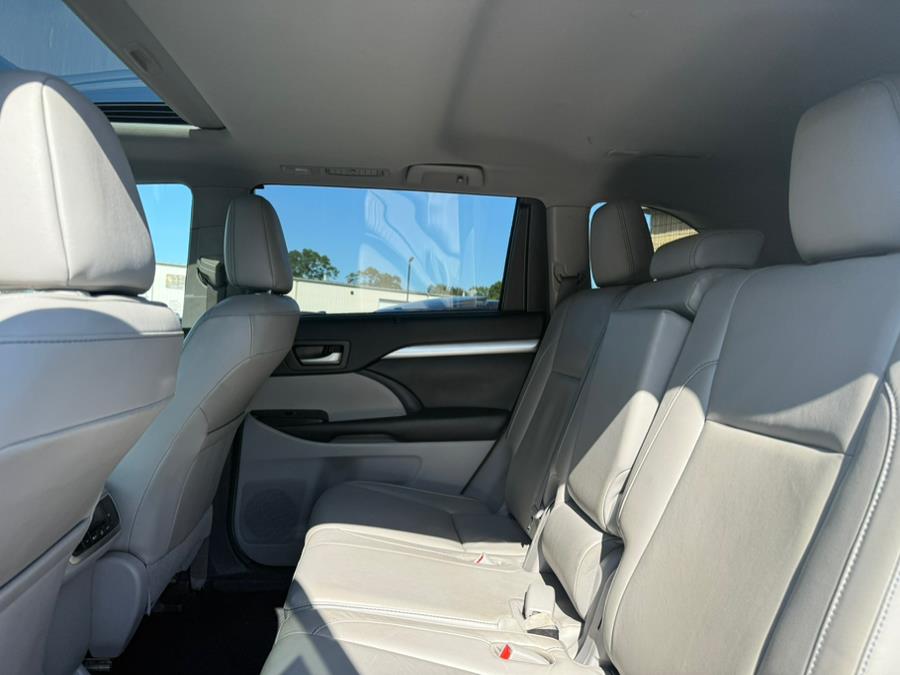 2018 Toyota Highlander SE, available for sale in Stratford, Connecticut | Wiz Leasing Inc. Stratford, Connecticut 2018 Toyota Highlander SE, available for sale in Stratford, Connecticut | Wiz Leasing Inc. Stratford, Connecticut