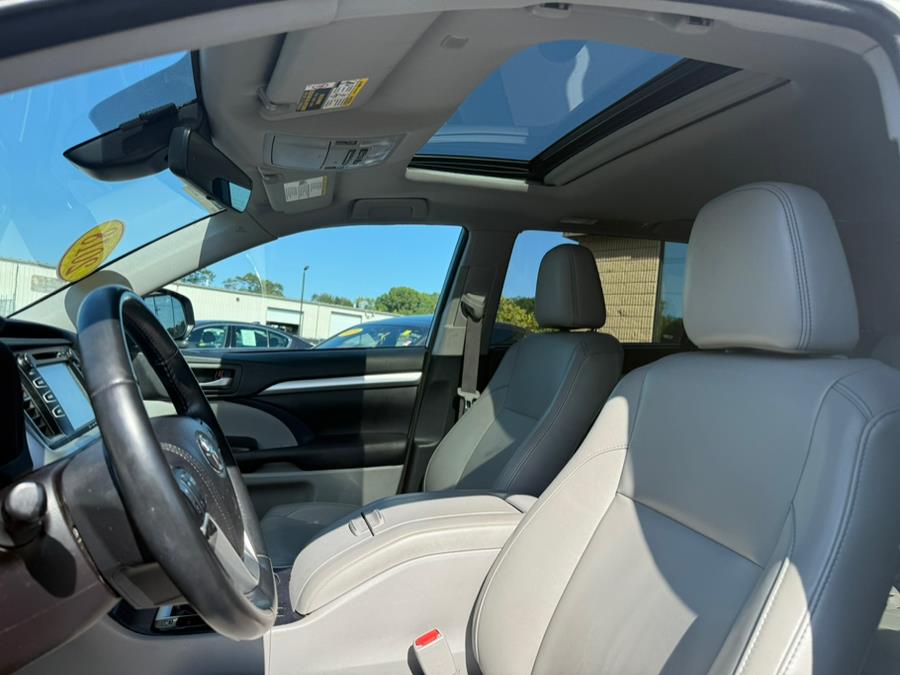 2018 Toyota Highlander SE, available for sale in Stratford, Connecticut | Wiz Leasing Inc. Stratford, Connecticut 2018 Toyota Highlander SE, available for sale in Stratford, Connecticut | Wiz Leasing Inc. Stratford, Connecticut