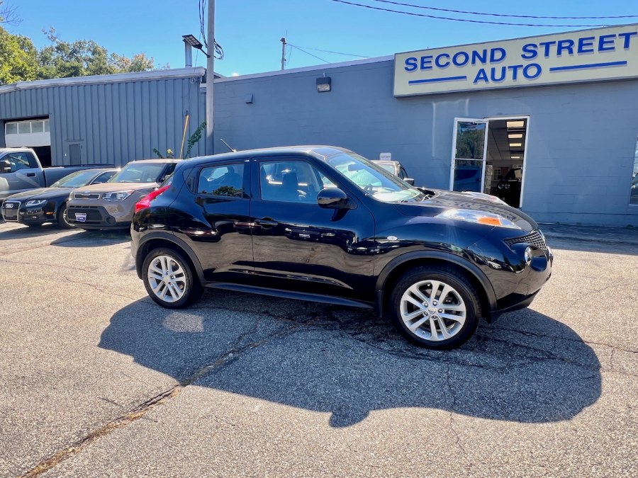 2014 Nissan Juke S photo 2