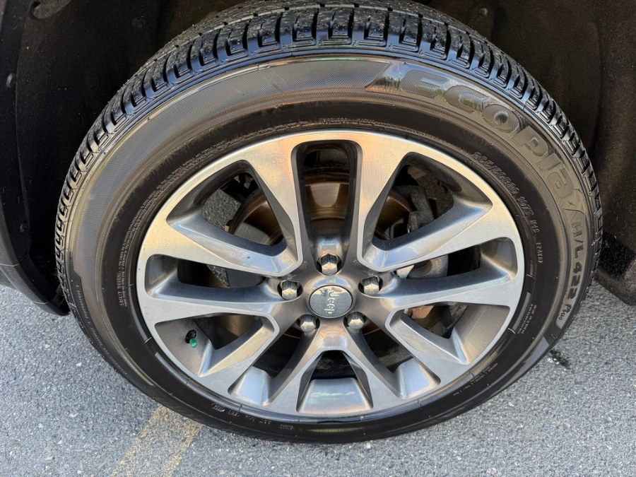 2017 Jeep Grand Cherokee Overland 4x4, available for sale in West Springfield, Massachusetts | Union Street Auto Sales. West Springfield, Massachusetts 2017 Jeep Grand Cherokee Overland 4x4, available for sale in West Springfield, Massachusetts | Union Street Auto Sales. West Springfield, Massachusetts