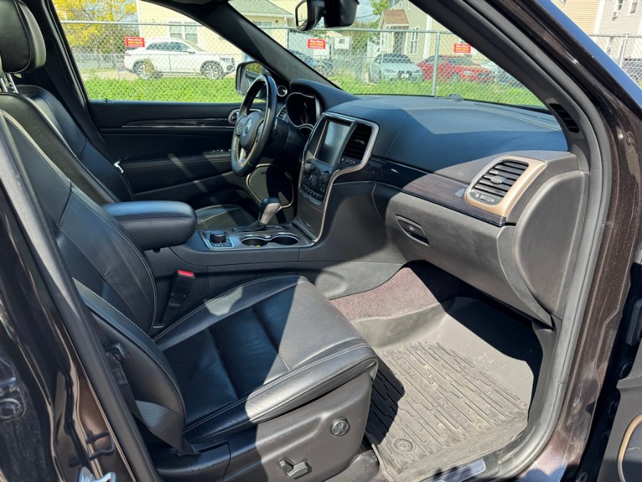 2017 Jeep Grand Cherokee Overland 4x4, available for sale in West Springfield, Massachusetts | Union Street Auto Sales. West Springfield, Massachusetts 2017 Jeep Grand Cherokee Overland 4x4, available for sale in West Springfield, Massachusetts | Union Street Auto Sales. West Springfield, Massachusetts