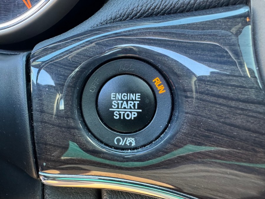 2017 Jeep Grand Cherokee Overland 4x4, available for sale in West Springfield, Massachusetts | Union Street Auto Sales. West Springfield, Massachusetts 2017 Jeep Grand Cherokee Overland 4x4, available for sale in West Springfield, Massachusetts | Union Street Auto Sales. West Springfield, Massachusetts