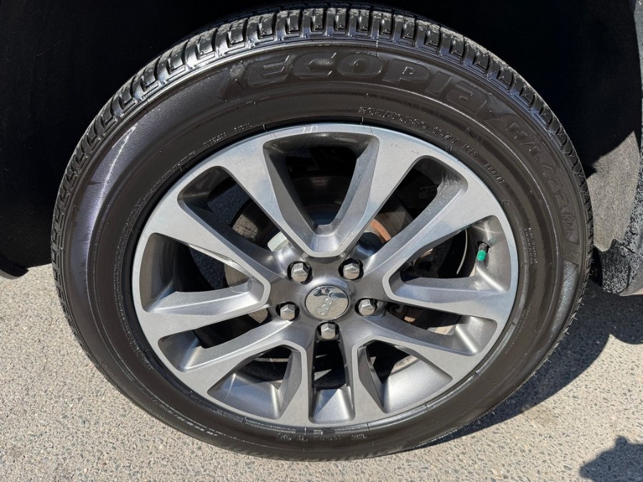 2017 Jeep Grand Cherokee Overland 4x4, available for sale in West Springfield, Massachusetts | Union Street Auto Sales. West Springfield, Massachusetts 2017 Jeep Grand Cherokee Overland 4x4, available for sale in West Springfield, Massachusetts | Union Street Auto Sales. West Springfield, Massachusetts