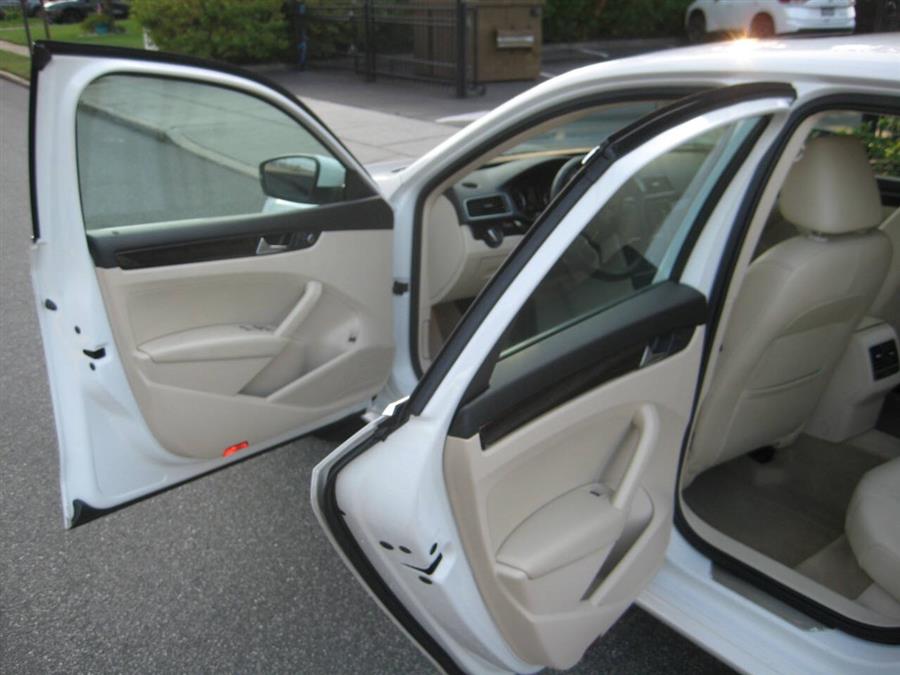 2014 Volkswagen Passat 1.8T SEL Premium PZEV 4dr Sedan 6A, available for sale in Massapequa, New York | Rite Choice Auto Inc.. Massapequa, New York 2014 Volkswagen Passat 1.8T SEL Premium PZEV 4dr Sedan 6A, available for sale in Massapequa, New York | Rite Choice Auto Inc.. Massapequa, New York