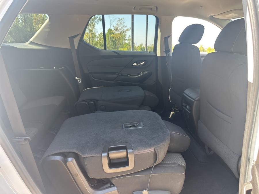 2019 Chevrolet Traverse AWD 4dr LT Cloth w/1LT, available for sale in Beavercreek, Ohio | Wholesale Direct Motors. Beavercreek, Ohio 2019 Chevrolet Traverse AWD 4dr LT Cloth w/1LT, available for sale in Beavercreek, Ohio | Wholesale Direct Motors. Beavercreek, Ohio