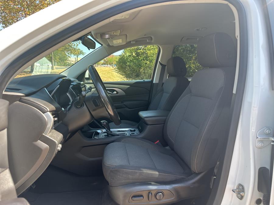 2019 Chevrolet Traverse AWD 4dr LT Cloth w/1LT, available for sale in Beavercreek, Ohio | Wholesale Direct Motors. Beavercreek, Ohio 2019 Chevrolet Traverse AWD 4dr LT Cloth w/1LT, available for sale in Beavercreek, Ohio | Wholesale Direct Motors. Beavercreek, Ohio