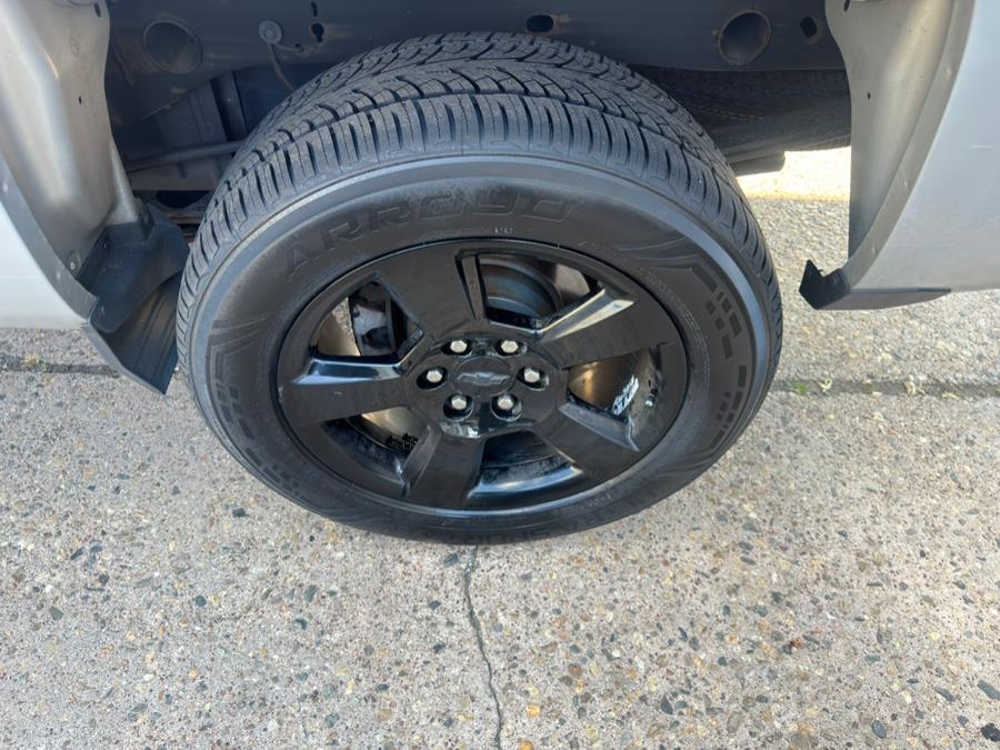 2018 Chevrolet Silverado 1500 4WD Double Cab 143.5" Custom, available for sale in Manchester, Connecticut | Carsonmain LLC. Manchester, Connecticut 2018 Chevrolet Silverado 1500 4WD Double Cab 143.5" Custom, available for sale in Manchester, Connecticut | Carsonmain LLC. Manchester, Connecticut