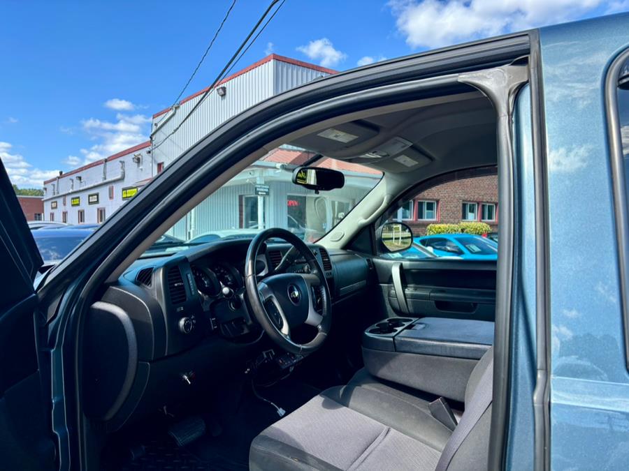 2011 Chevrolet Silverado 1500 4WD Ext Cab 143.5" LT, available for sale in South Windsor, Connecticut | Mike And Tony Auto Sales, Inc. South Windsor, Connecticut 2011 Chevrolet Silverado 1500 4WD Ext Cab 143.5" LT, available for sale in South Windsor, Connecticut | Mike And Tony Auto Sales, Inc. South Windsor, Connecticut