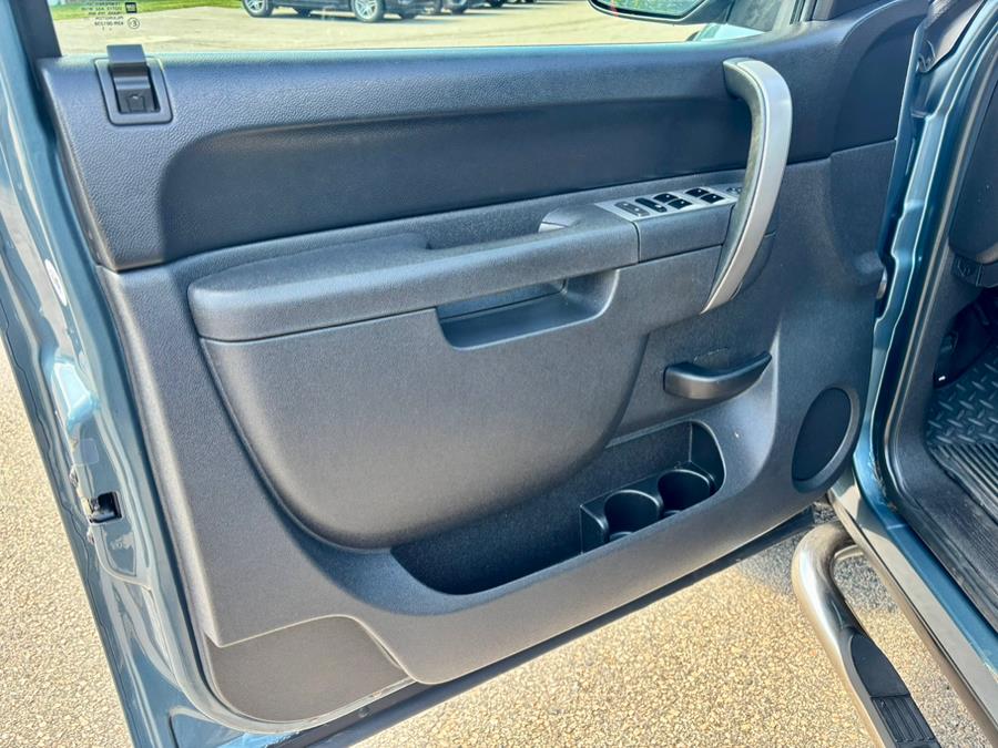 2011 Chevrolet Silverado 1500 4WD Ext Cab 143.5" LT, available for sale in South Windsor, Connecticut | Mike And Tony Auto Sales, Inc. South Windsor, Connecticut 2011 Chevrolet Silverado 1500 4WD Ext Cab 143.5" LT, available for sale in South Windsor, Connecticut | Mike And Tony Auto Sales, Inc. South Windsor, Connecticut