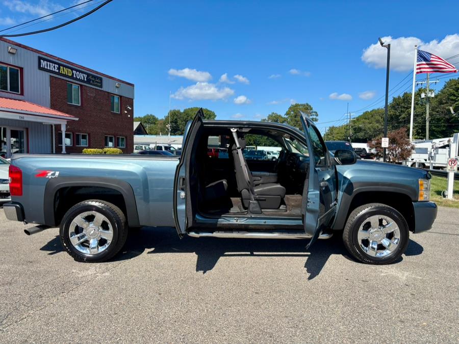2011 Chevrolet Silverado 1500 4WD Ext Cab 143.5" LT, available for sale in South Windsor, Connecticut | Mike And Tony Auto Sales, Inc. South Windsor, Connecticut 2011 Chevrolet Silverado 1500 4WD Ext Cab 143.5" LT, available for sale in South Windsor, Connecticut | Mike And Tony Auto Sales, Inc. South Windsor, Connecticut