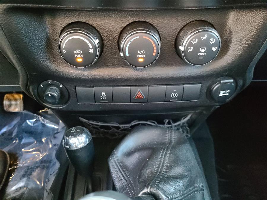 2017 Jeep Wrangler Unlimited Sport photo 35