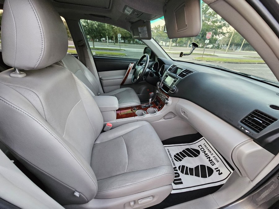 2013 Toyota Highlander FWD 4dr V6 Limited (Natl), available for sale in Longwood, Florida | Majestic Autos Inc.. Longwood, Florida 2013 Toyota Highlander FWD 4dr V6 Limited (Natl), available for sale in Longwood, Florida | Majestic Autos Inc.. Longwood, Florida